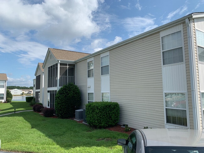 Building Photo - 2136 Clearwater Dr