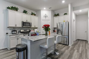 Foto del edificio - $750 Off First Month’s Rent with 18-Month ...