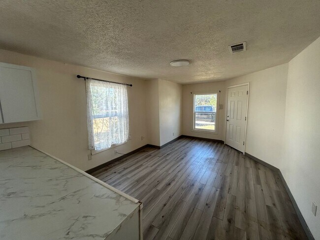 Foto del edificio - Updated 2 Bedroom Cottage