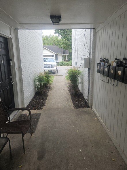 Foto del edificio - 802 E Main St