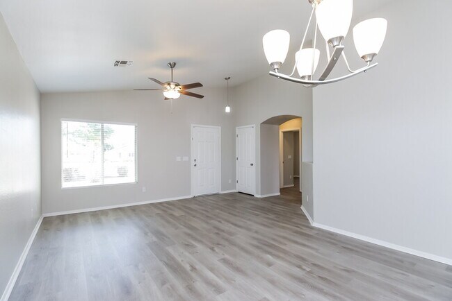 Foto del edificio - 39173 Kelly Cir