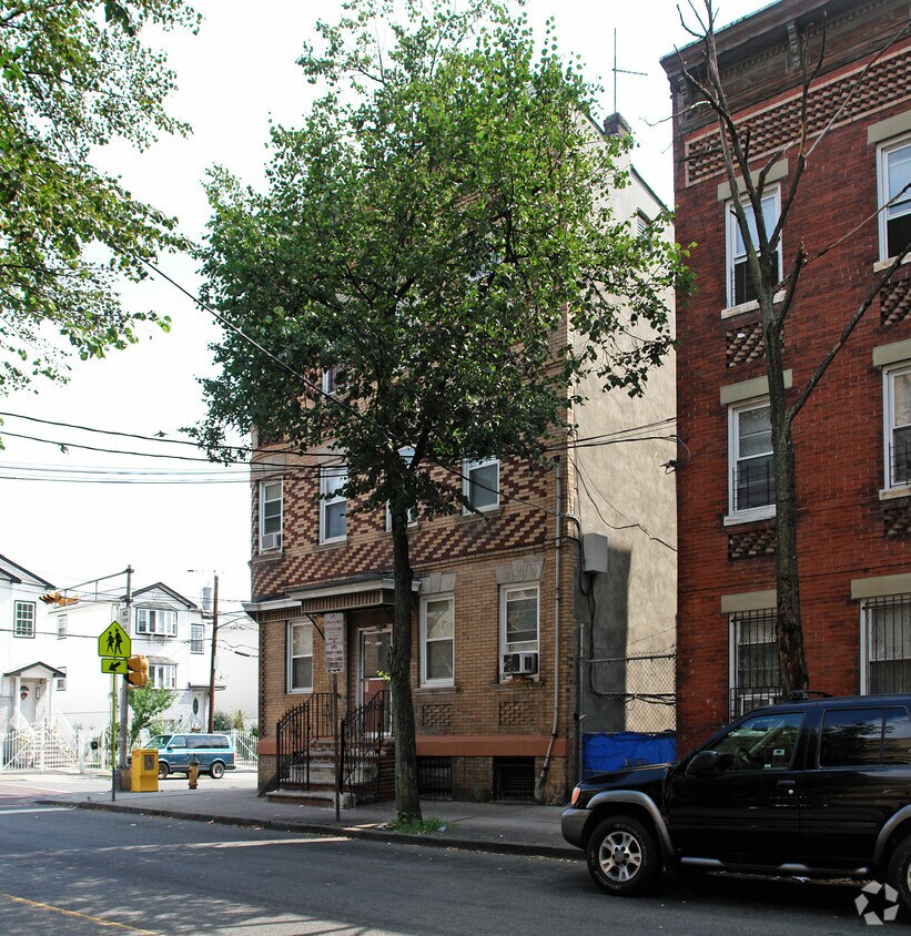 Building Photo - 603-605 N 6th St