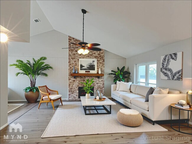 Building Photo - 605 Pyramid Dr