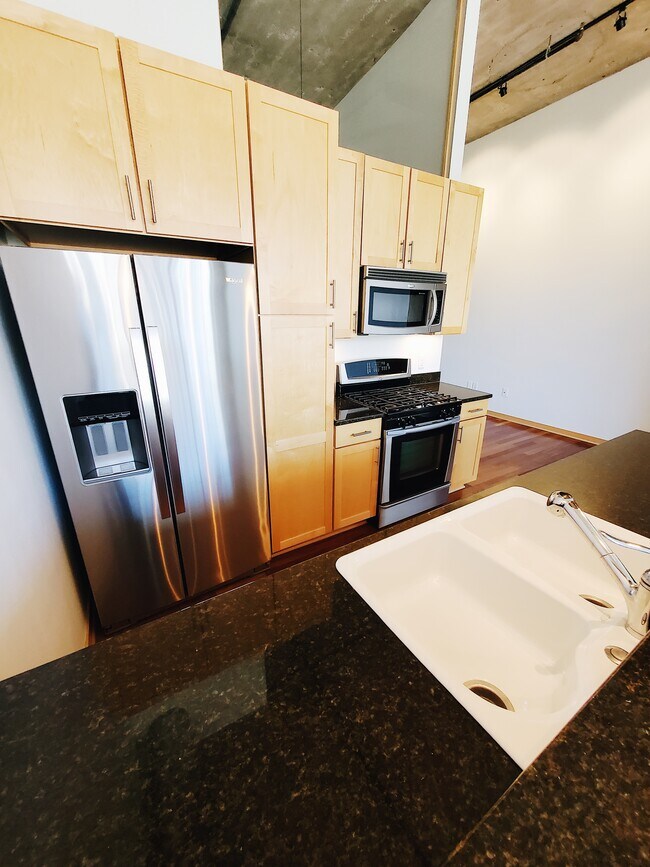 Foto del edificio - Stunning 1BED/1BATH Third Ward Condo