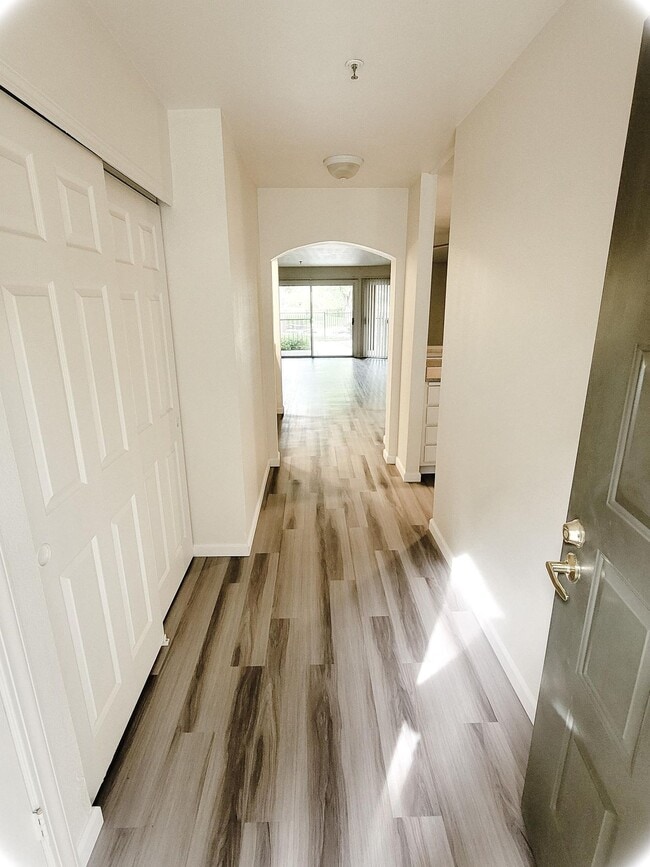 Building Photo - Lakeshore Apartments - Lake Views!
