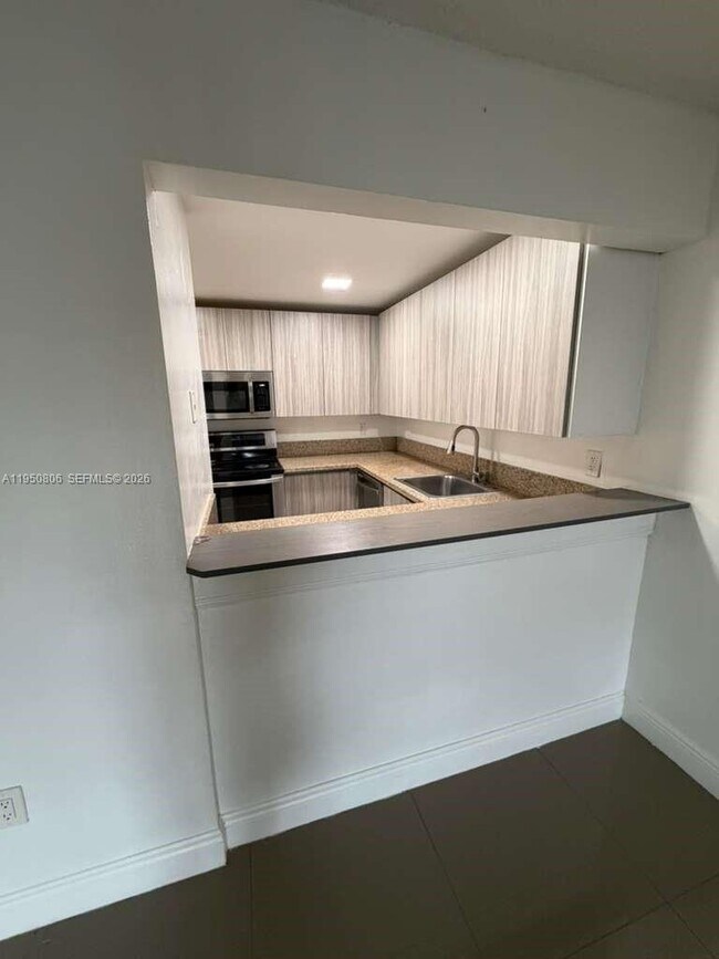 Foto del edificio - 6980 NW 186th St