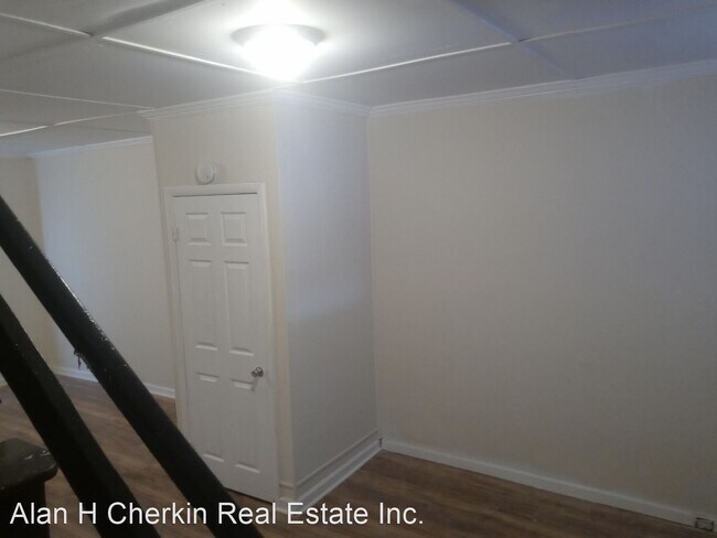 Building Photo - 3 br, 1 bath House - 619 Lake Street
