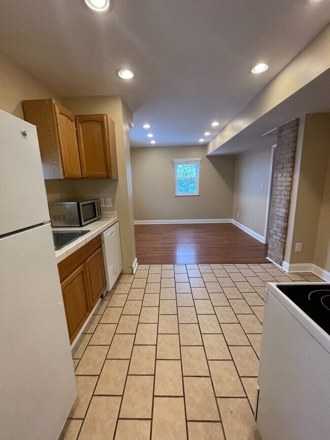 Building Photo - 1015 Rice Avenue (Full Service)