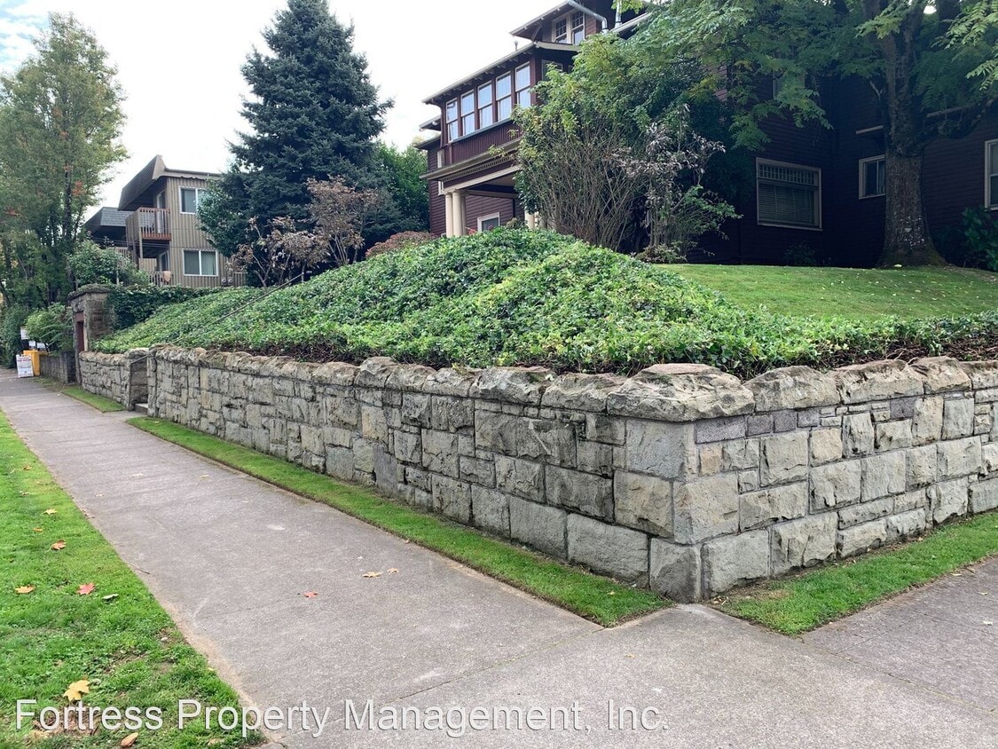 Foto principal - 2210 NE Weidler St