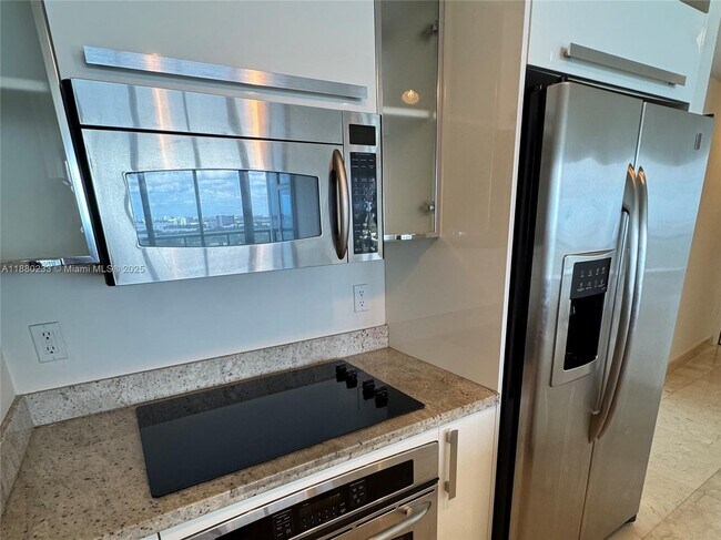 Foto del edificio - 601 NE 36th St