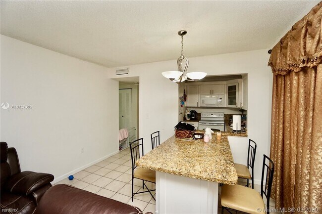 Building Photo - 2 br, 2 bath  - 6208 SW 131st Pl