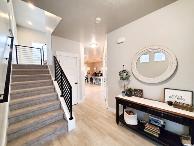 Foto del edificio - Beautiful 4 Bedroom Home, Bluffdale, 2827 ...