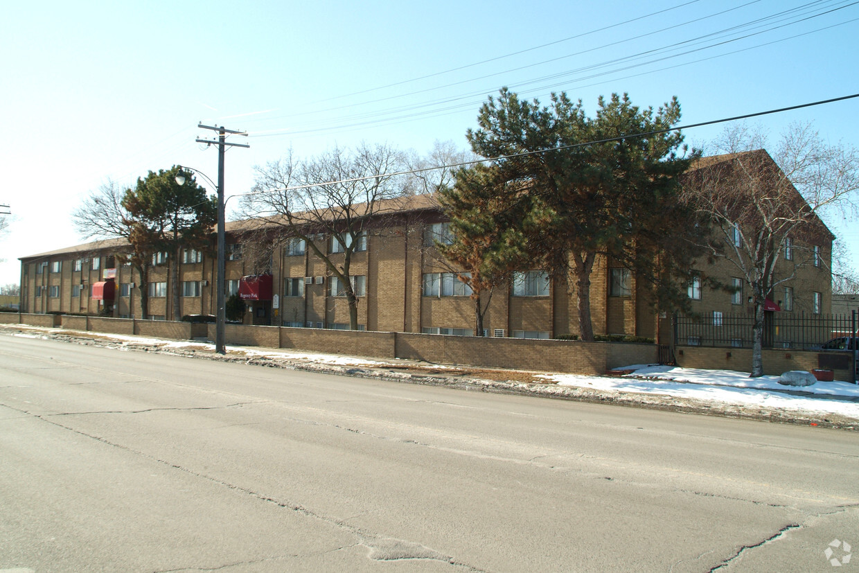 Foto del edificio - Regency Apartments