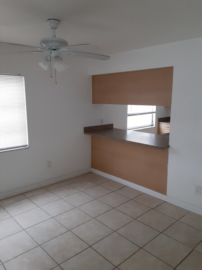 Foto del edificio - 2301 Bay Blvd
