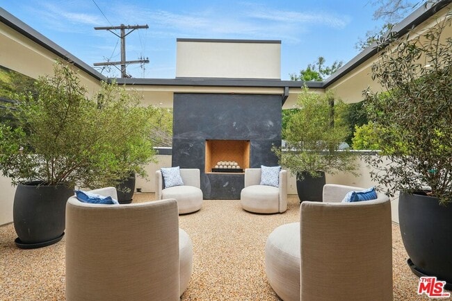 Building Photo - 913-913 1/2 N Beverly Glen Blvd