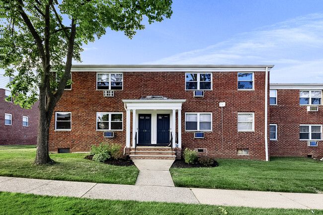 Foto del edificio - Matawan Court Apartments