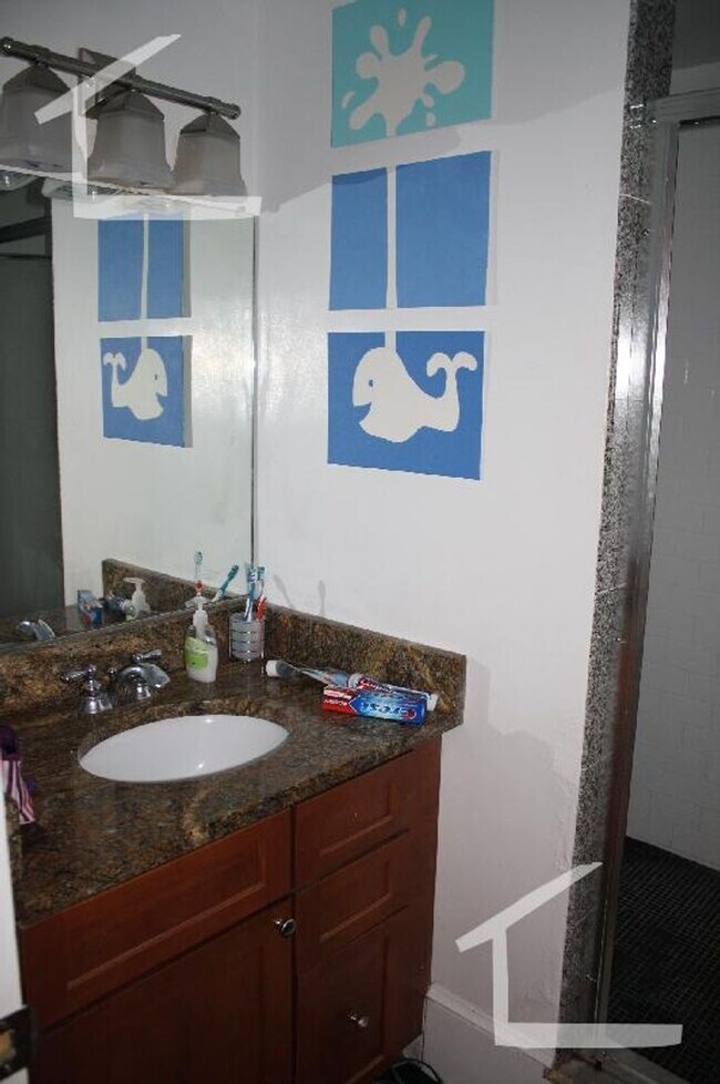 Foto del edificio - 4Br/1Bth apartment in Boston! Great location! Laundry in UNIT!