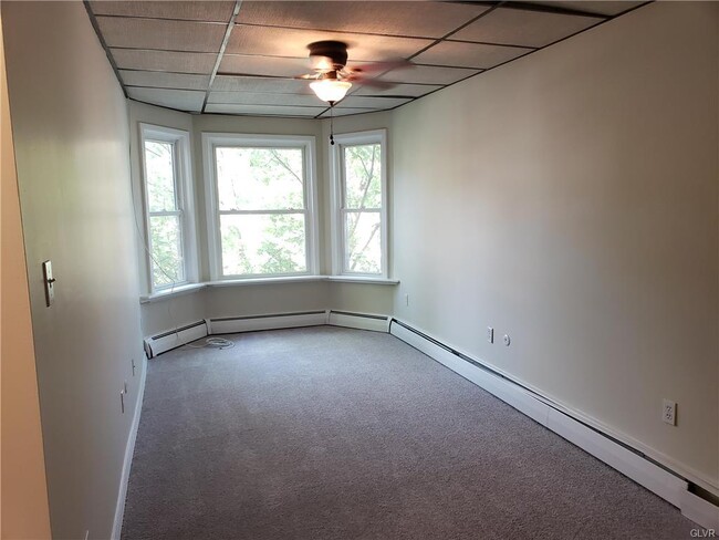 Building Photo - 644 N New St