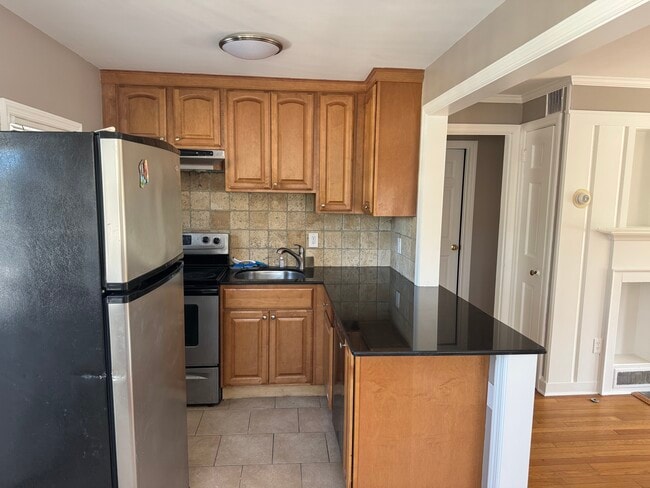 Building Photo - 1640 Whitney Ave