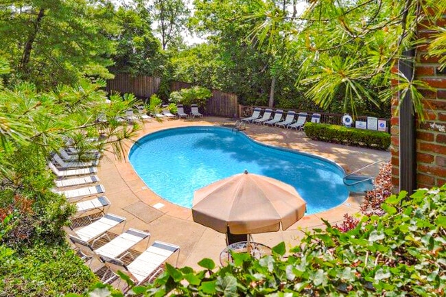 Building Photo - Carriage Court