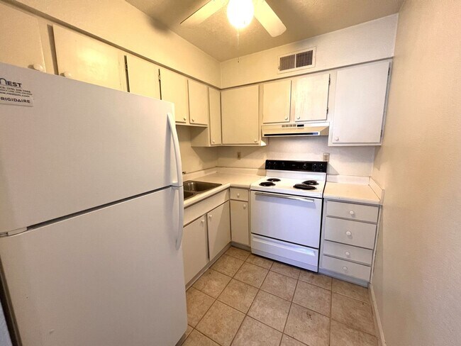 Foto del edificio - Spacious 1 Bedroom unit in Coralville, IA