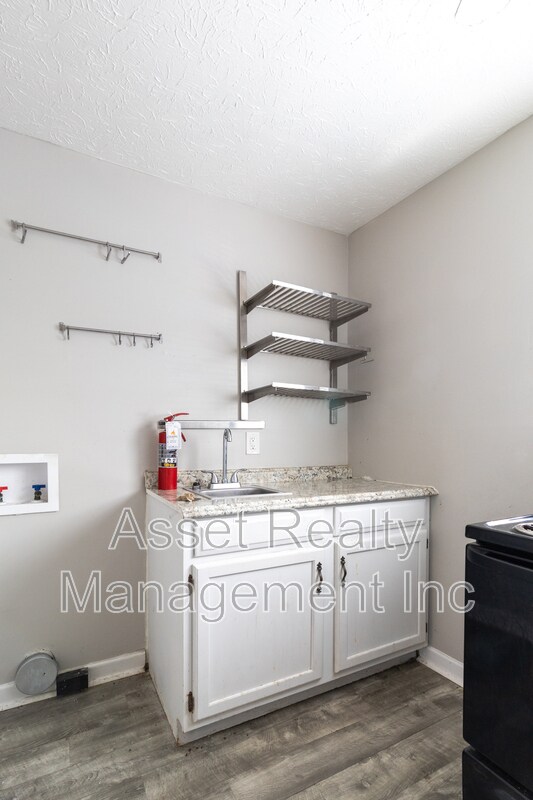 Foto del edificio - 1046 McArthur Rd