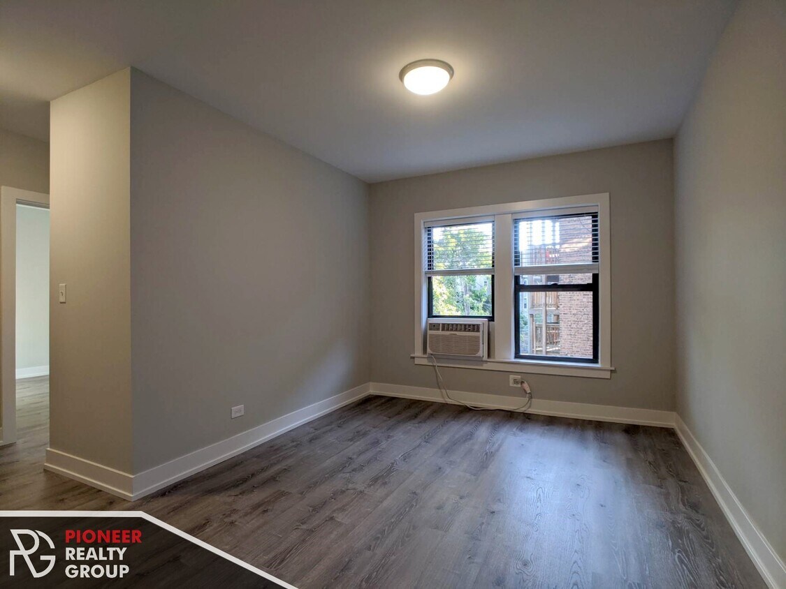 Primary Photo - 713 W Brompton Ave