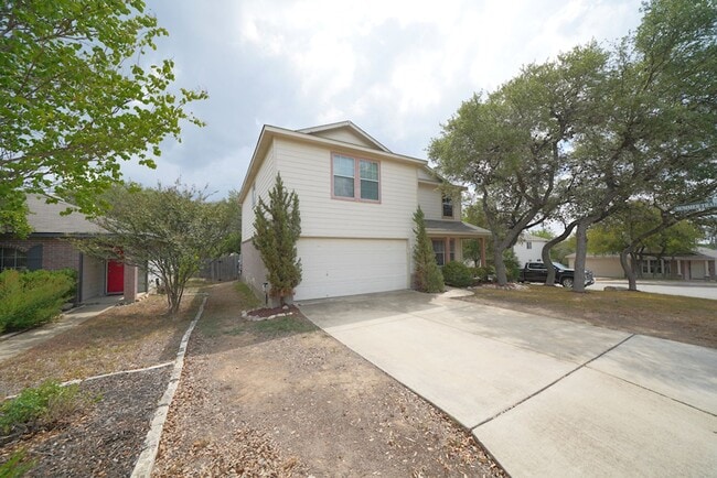 Building Photo - Lovely Oak Crest Rental Now Available!