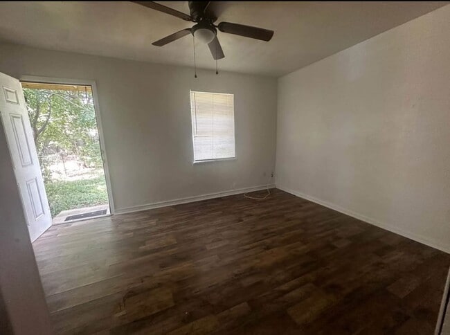 Building Photo - 611 McArthur Dr