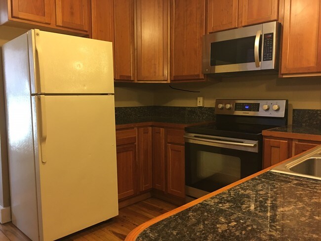 kitchen - 206 E 7th St