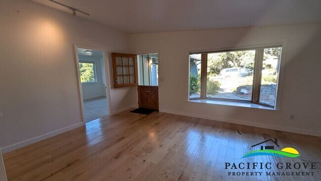 Foto del edificio - Bright and Cozy 3 Bedroom Home In Pacific Grove
