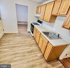 Building Photo - 101 W 8th Ave