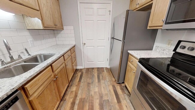Photo - 1555 West King St Apartment