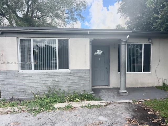 Foto del edificio - 6313 Hayes St