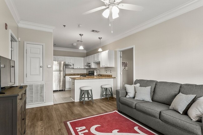 Foto del edificio - First Floor Capstone Quarters Available Fall 2026