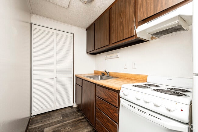 1BR, 1BA - 576SF - Kitchen - Camellia Court Apartments