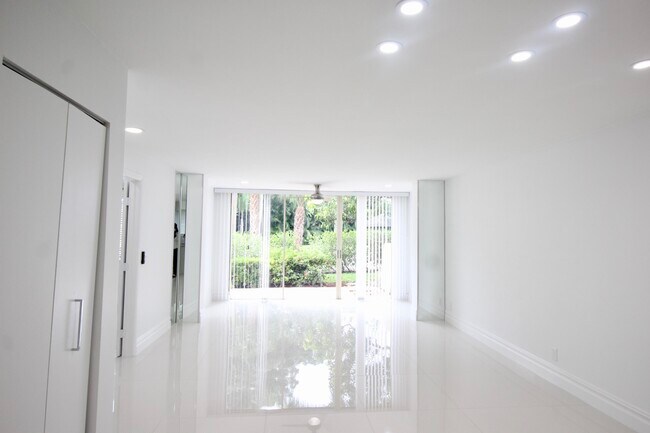 Foto del edificio - 4501 Fountains Dr
