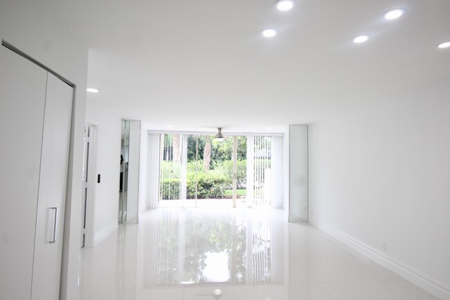 Building Photo - 4501 Fountains Dr