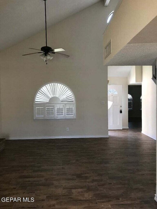 Foto del edificio - 11321 Crater Lake Ave