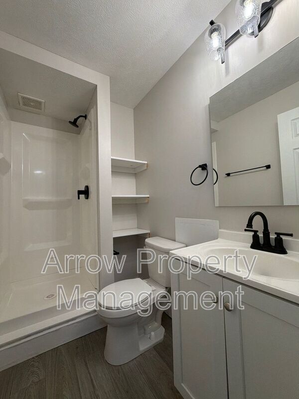 Building Photo - 877 N 26th St