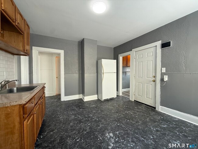 Foto del edificio - 660 W Main St