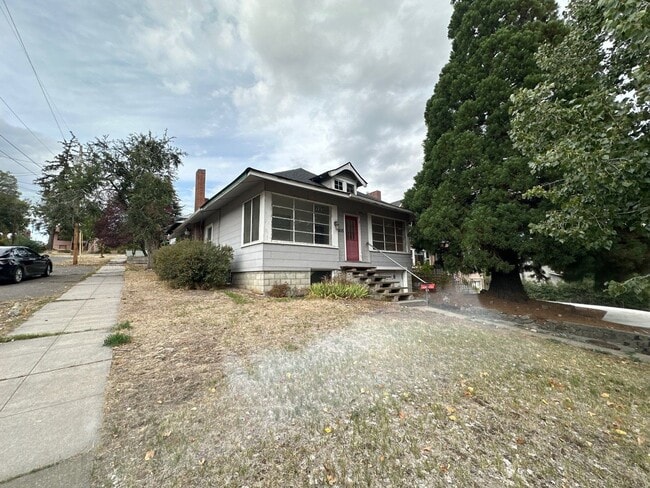 Building Photo - 1405 Canby St