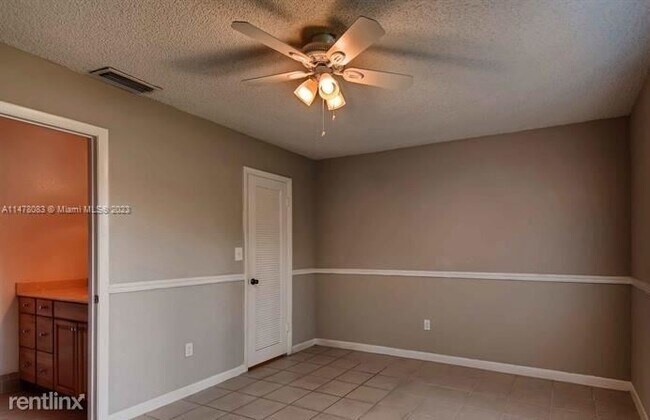 Foto del edificio - 3 br, 2 bath House - 12480 SW 11th Ct # 0