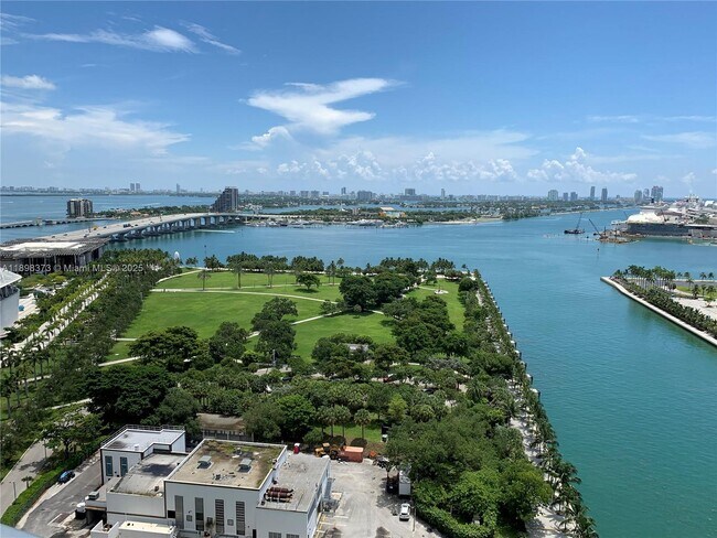 Building Photo - 900 Biscayne Blvd