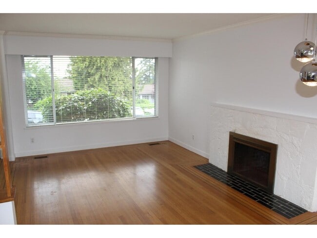 Building Photo - 9686 Princess Dr