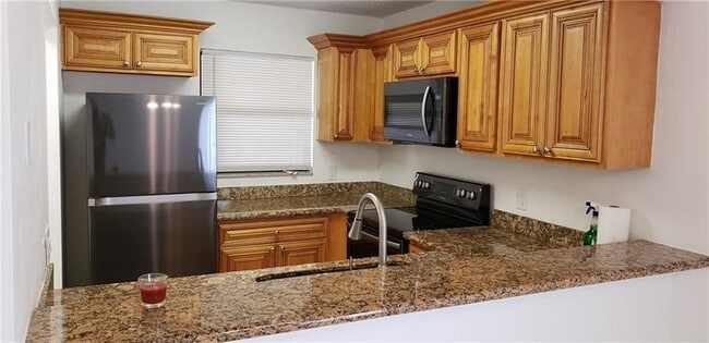 Foto del edificio - 1524 Lake Crystal Dr