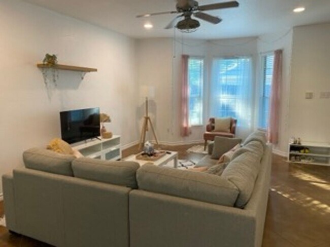 Foto del edificio - Inner-Bubble Living — Steps from Baylor University