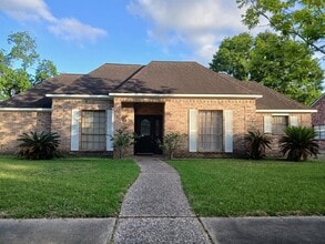 Building Photo - 14919 Mesita Dr