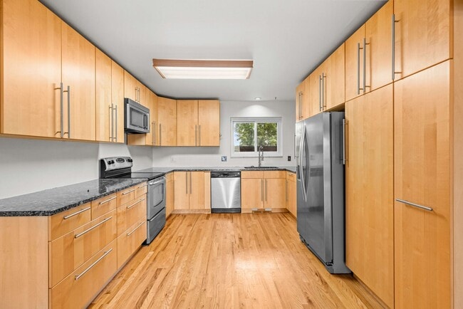 Photo - 1558 Greenbriar Blvd. Townhome