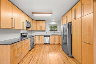 Building Photo - 1558 Greenbriar Blvd